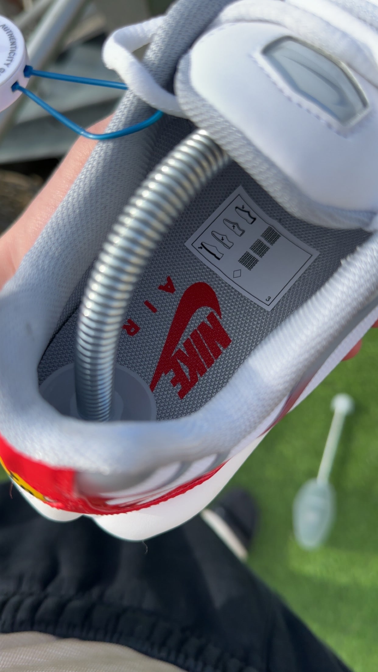 Nike air max plus white utility red