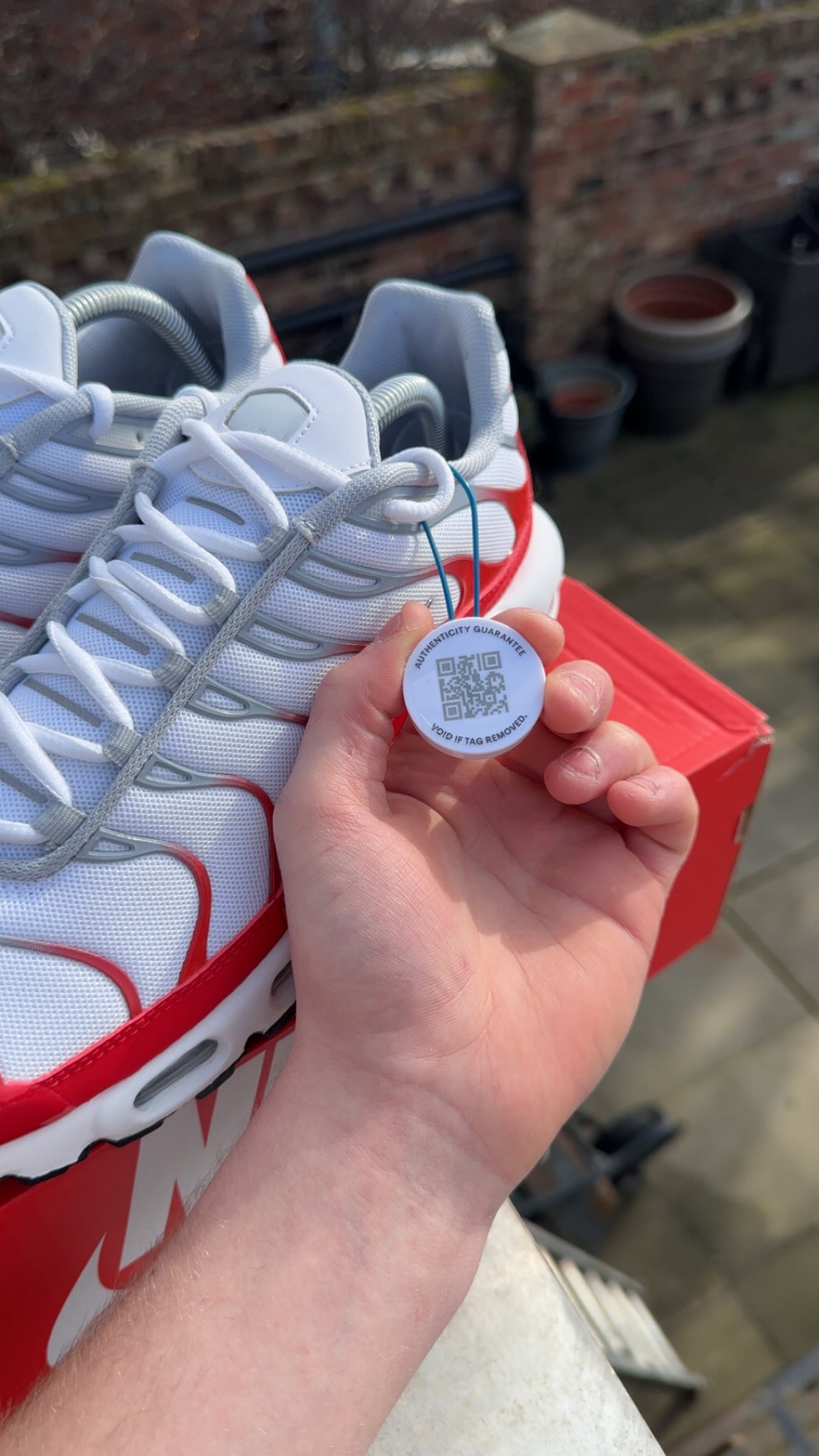 Nike air max plus white utility red