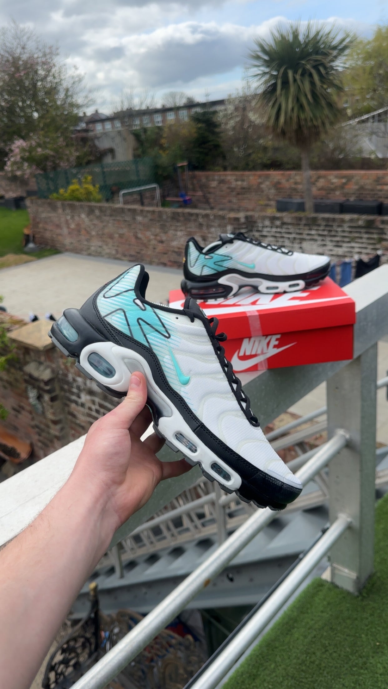 Nike air max plus summit white green strike