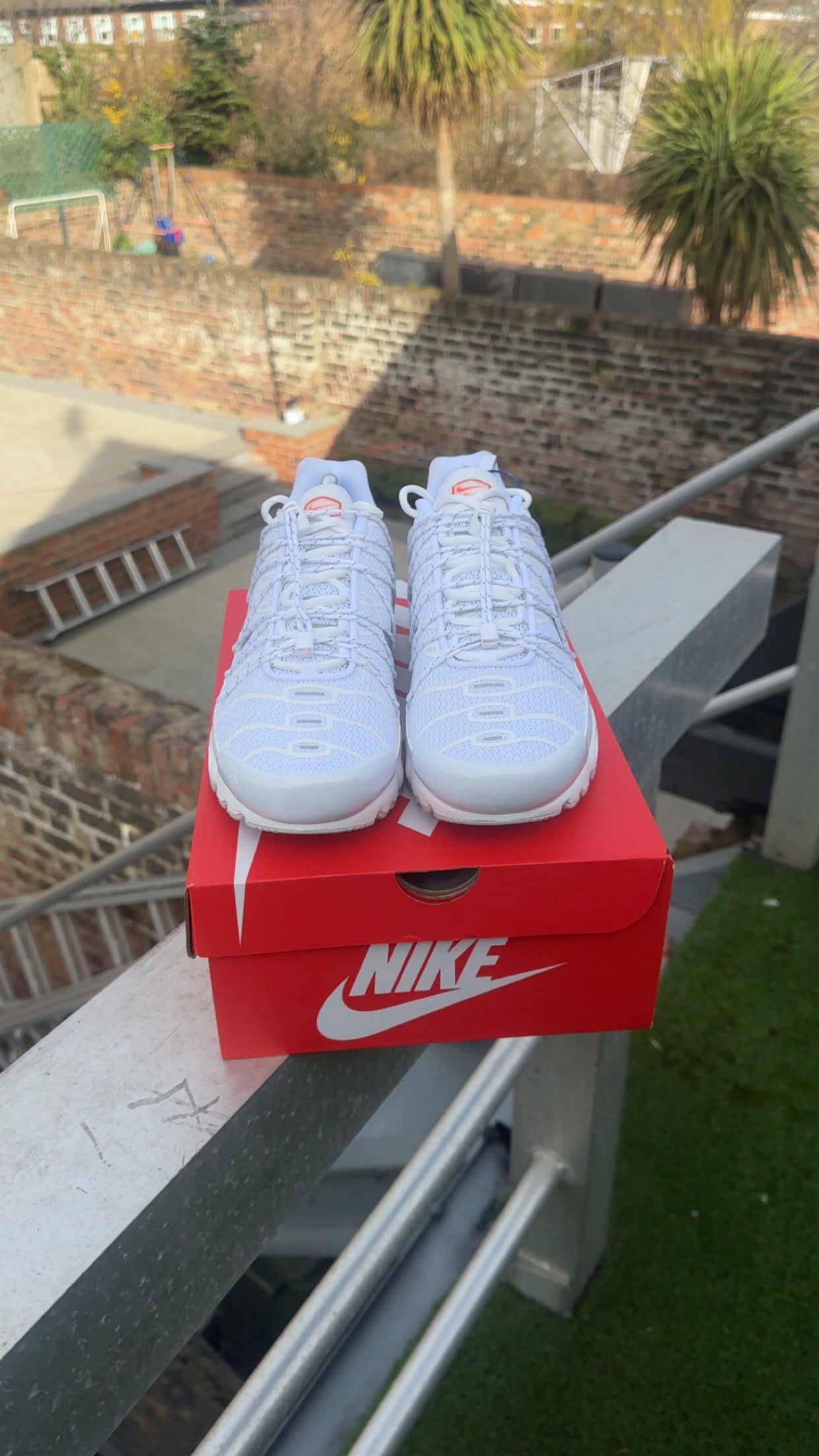 Nike air max plus triple white utility