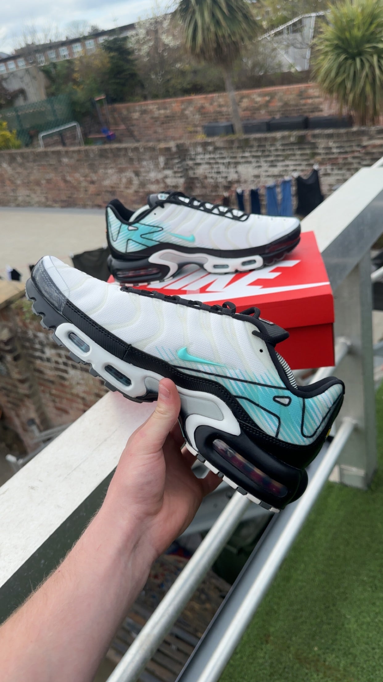 Nike air max plus summit white green strike