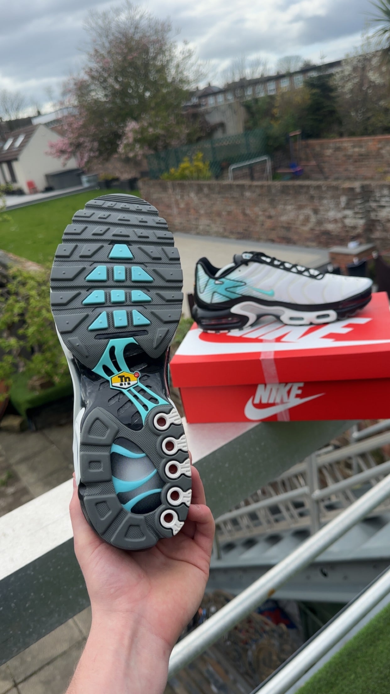 Nike air max plus summit white green strike