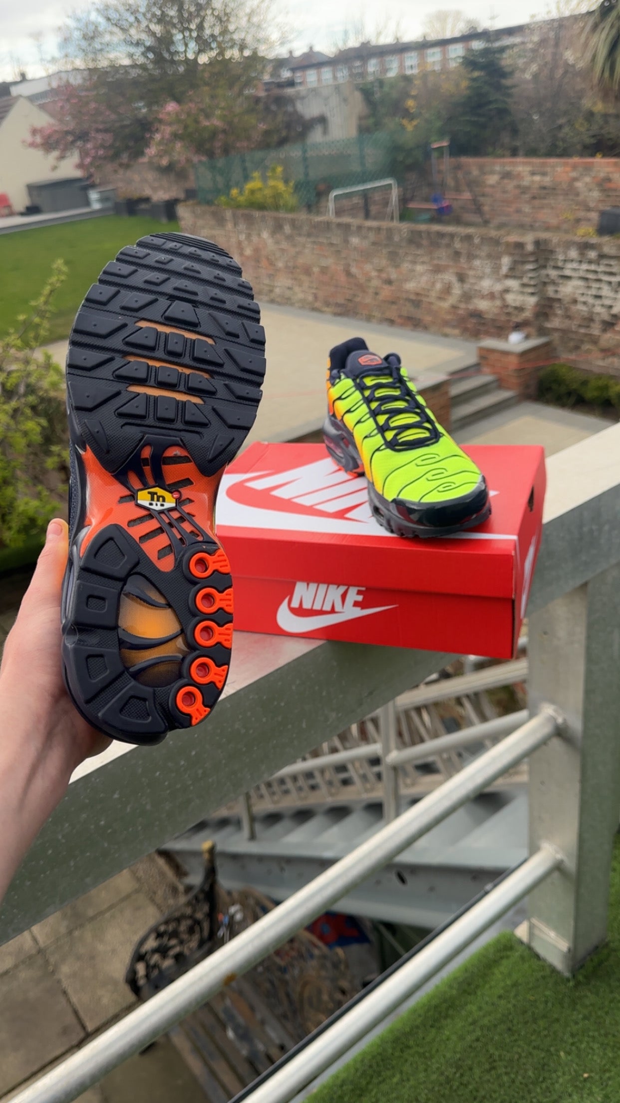 Nike air max plus lemon venom