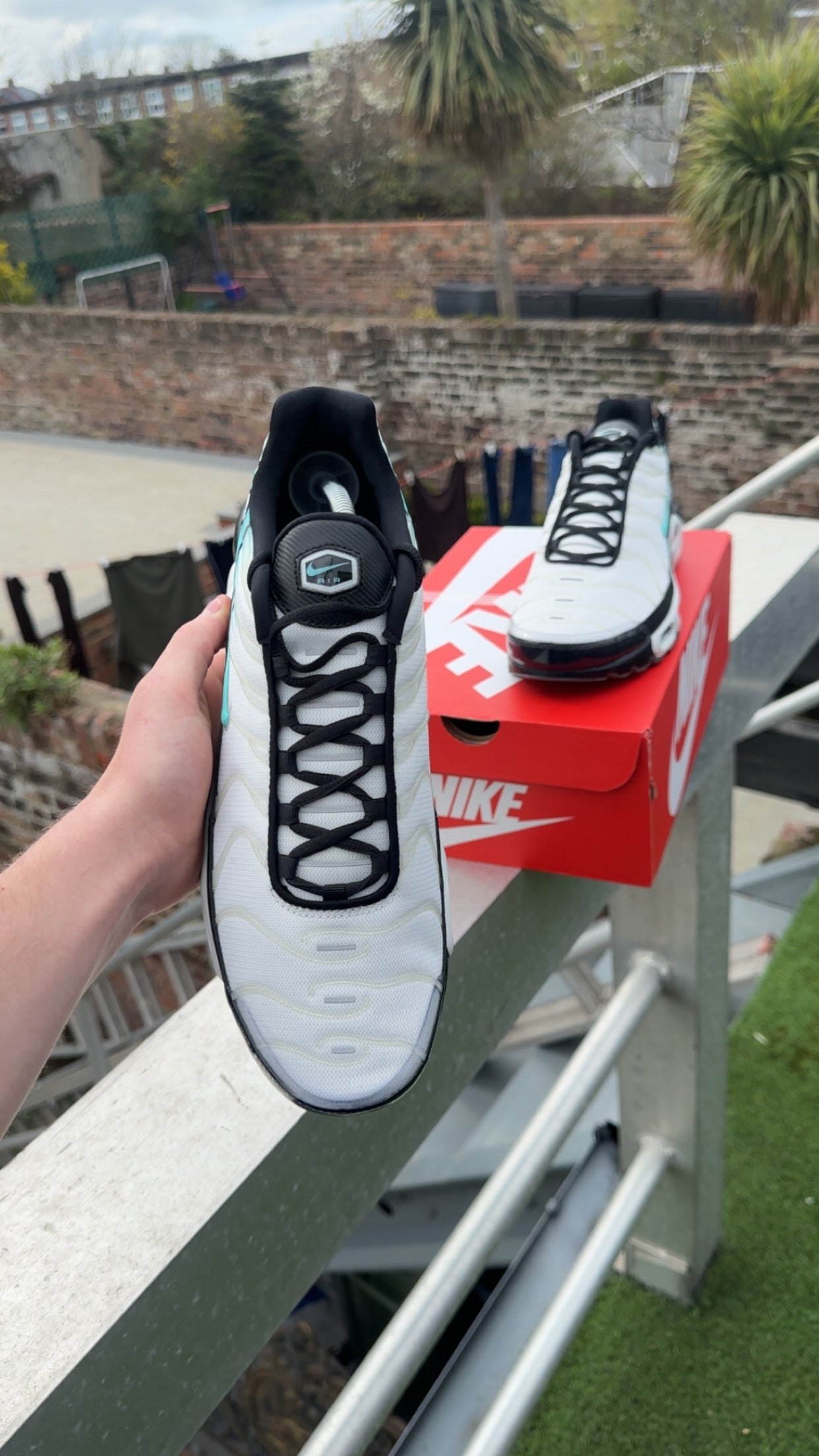 Nike air max plus summit white green strike