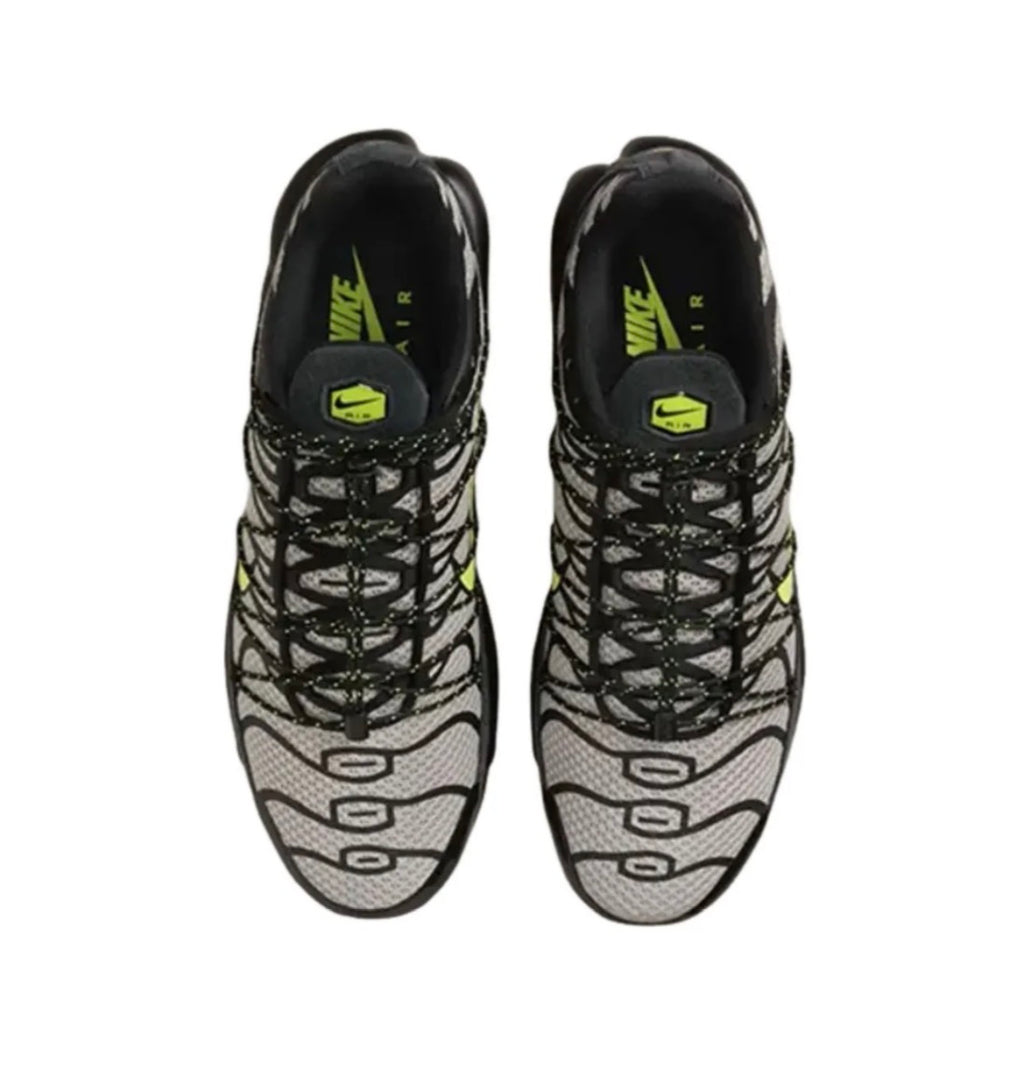 Nike air max plus utility "Black collage grey volt"